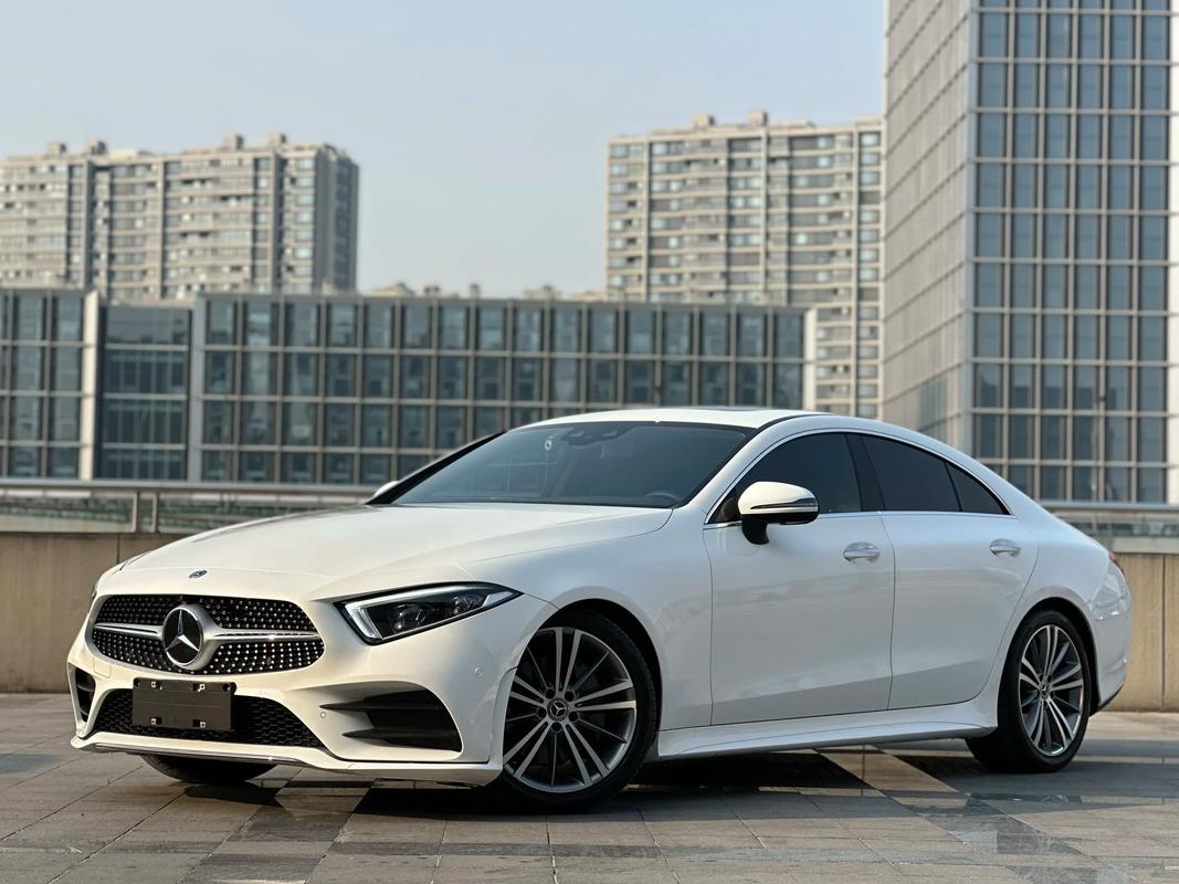 奔驰轿跑cls300多少钱／奔驰cls300轿跑价格及图片