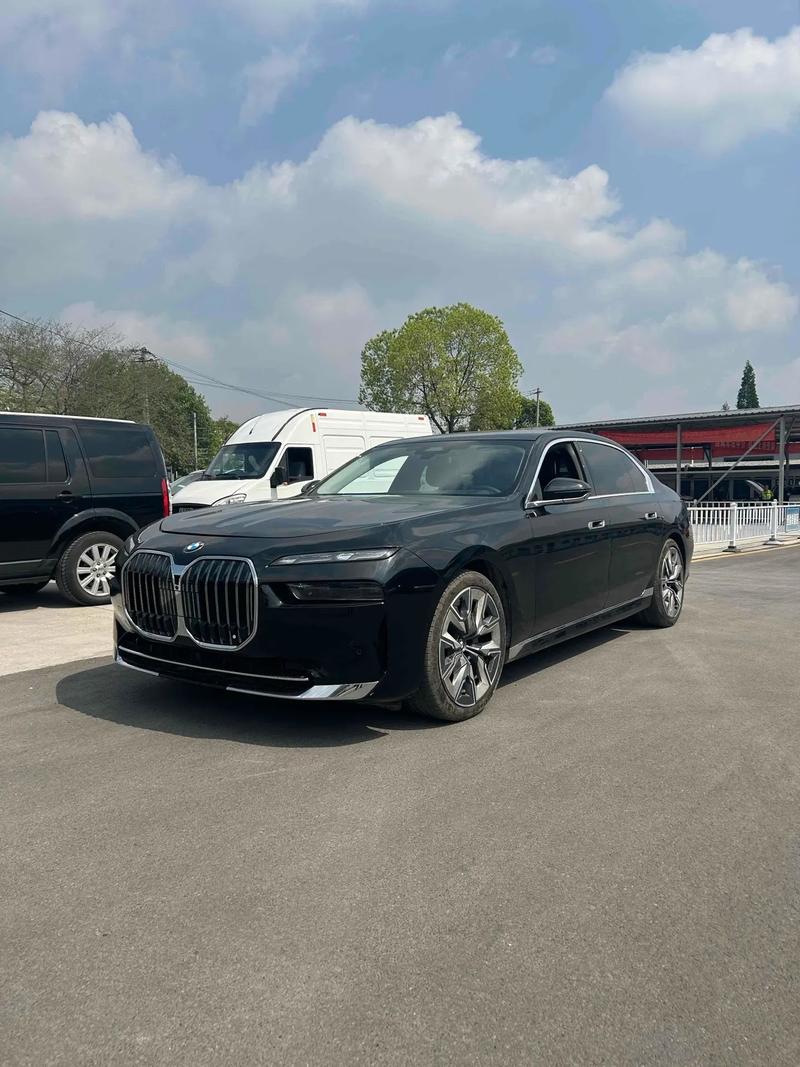 宝马7系2022款价格及图片,宝马7系2022款价格及图片大全