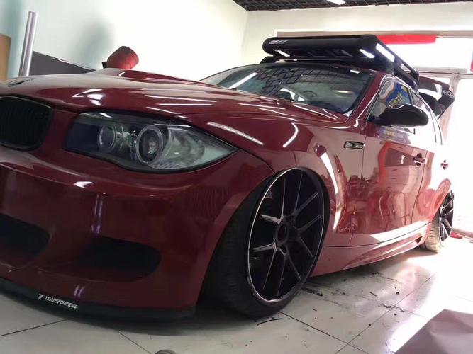 宝马1系三厢改装,宝马1系三厢改装脚窝灯