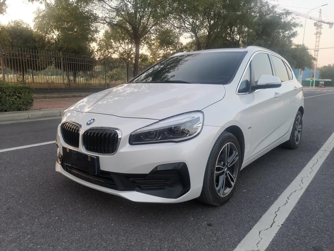 宝马218i报价及图片,218i的二手值不值得买