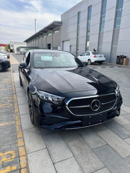 奔驰e350el插电混动(奔驰e350el新车2021款插混)