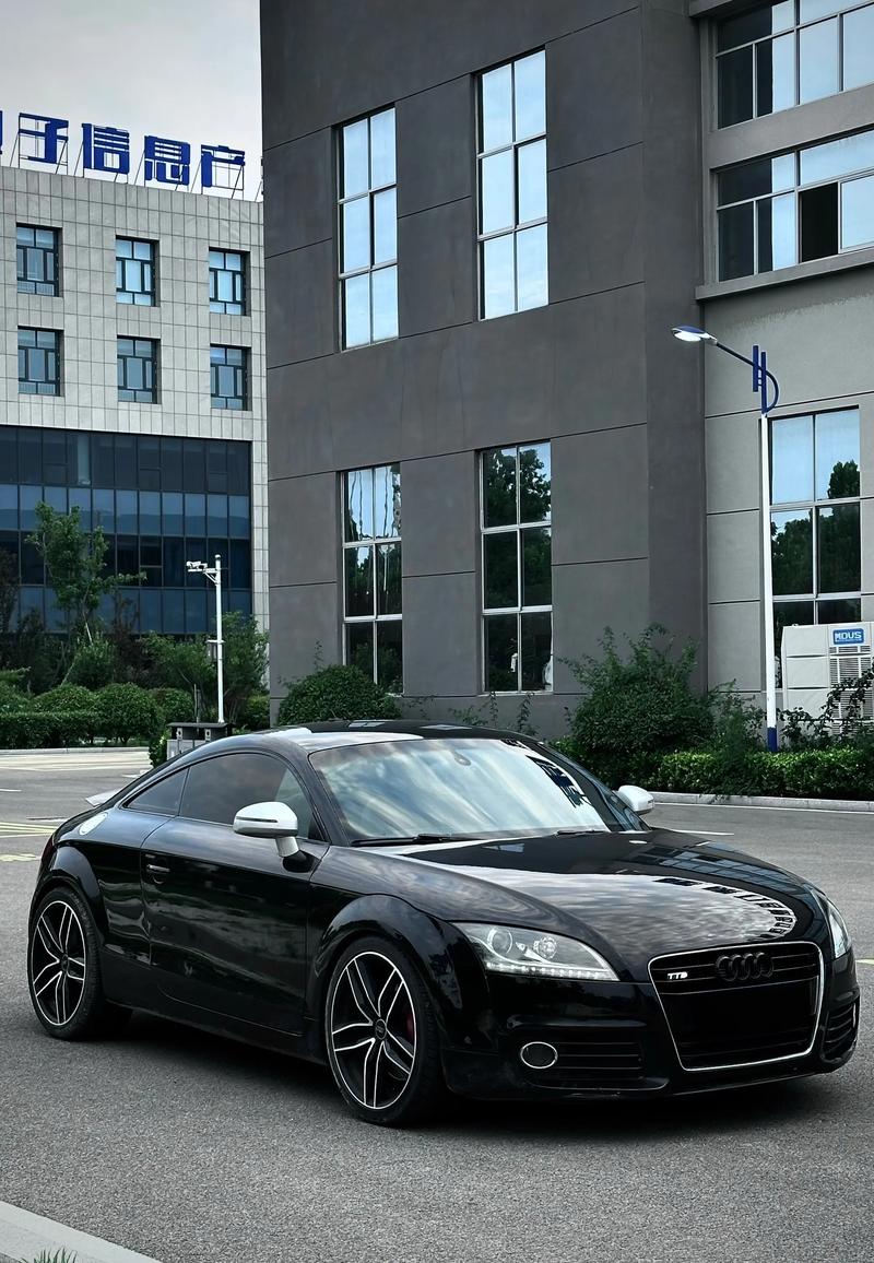 【奥迪tt小跑车多少钱,奥迪tt跑车2021款】