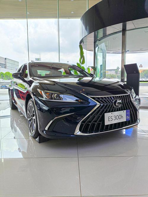 雷克萨斯es300h颜色(雷克萨斯es300h主打颜色)