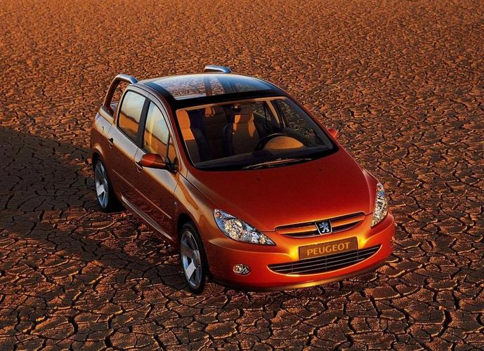 标致307两厢车图片 标致307两厢尺寸长宽高多少